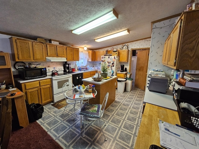 kitchen with a textured ceiling, black appliances, sink, and ornamental molding