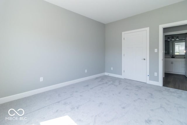 unfurnished room featuring carpet floors