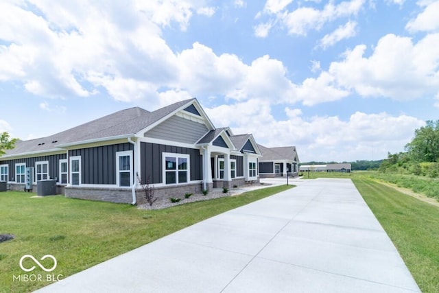 view of front of house with a front lawn