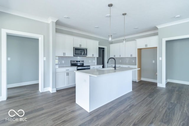 kitchen featuring sink, hanging light fixtures, stainless steel appliances, white cabinets, and a center island with sink