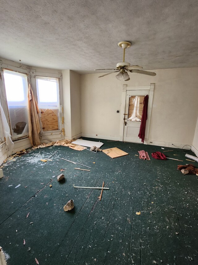 spare room featuring ceiling fan and a textured ceiling