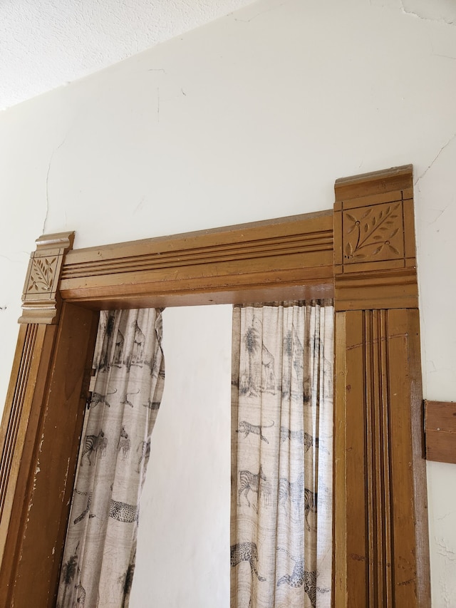 room details featuring a textured ceiling