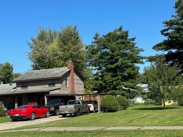 643 Pratt St, Greenfield, IN 46140 - view of side of property featuring a lawn
