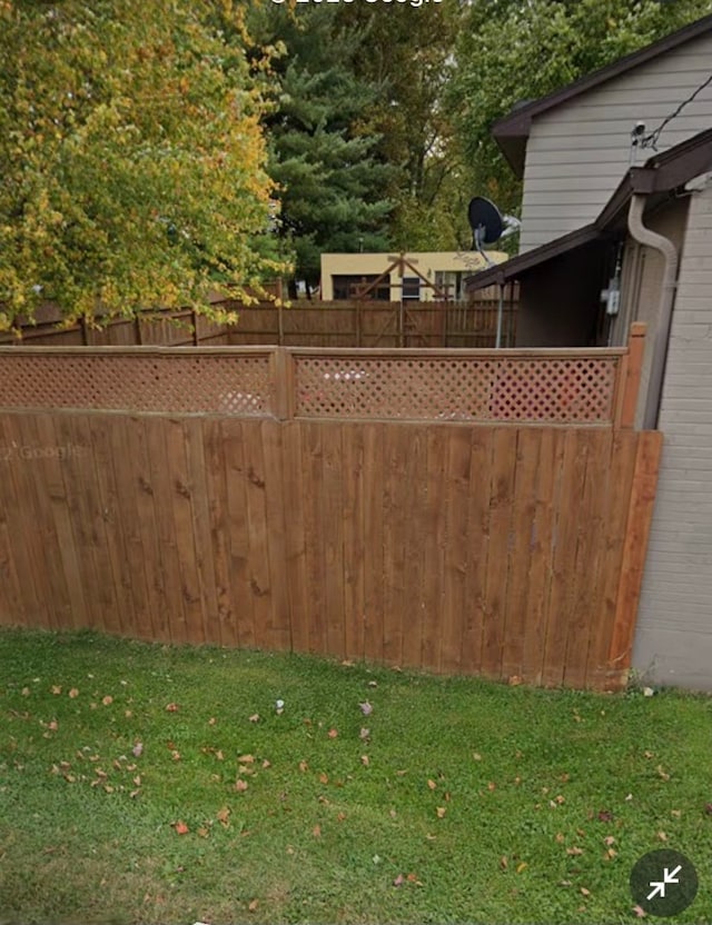 643 Pratt St, Greenfield, IN 46140 - view of yard