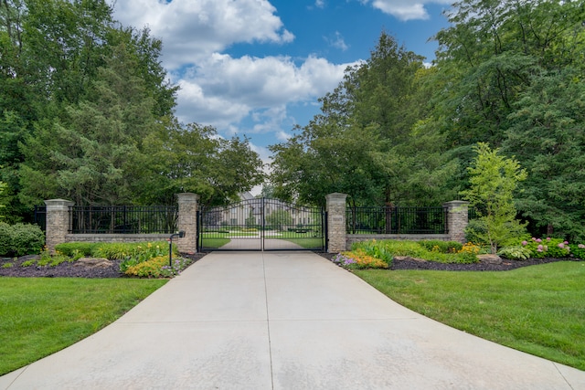 view of gate featuring a lawn