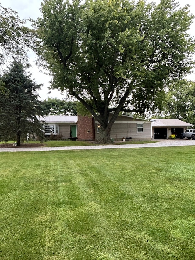 single story home featuring a front yard