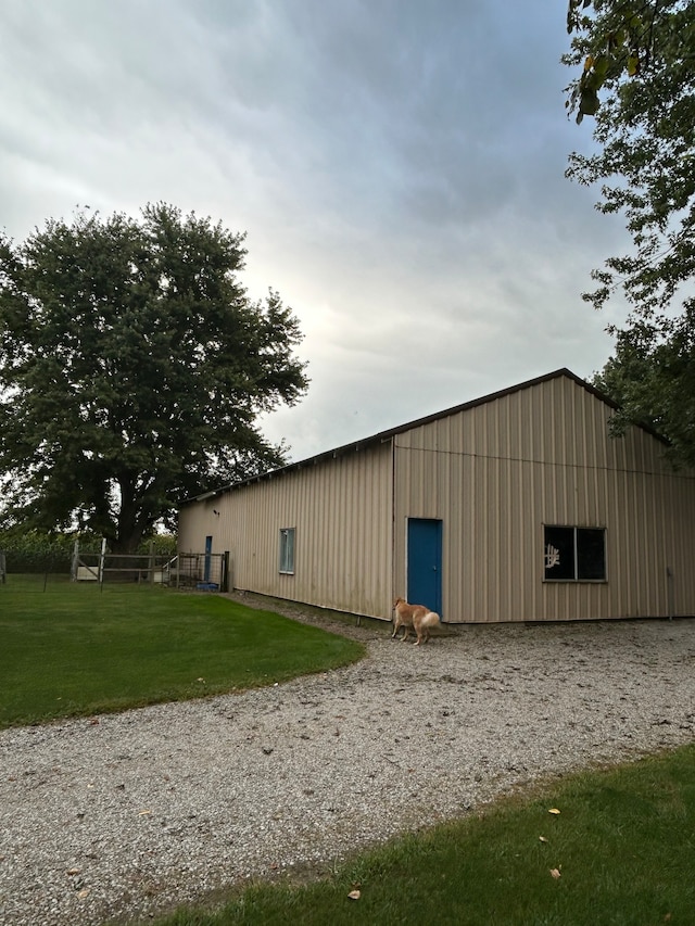 exterior space featuring a lawn