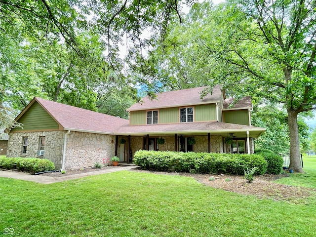 view of front of house featuring a front lawn