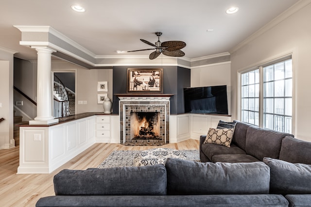 living room featuring ceiling fan, light hardwood / wood-style floors, and ornamental molding