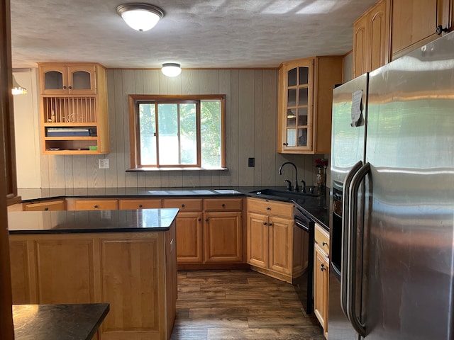 kitchen featuring stainless steel fridge with ice dispenser, a textured ceiling, dark hardwood / wood-style floors, sink, and black dishwasher