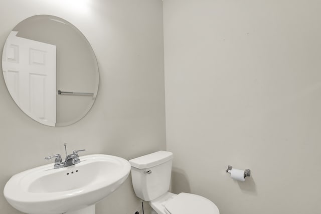 bathroom featuring sink and toilet