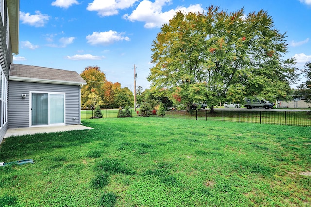 view of yard with a patio area