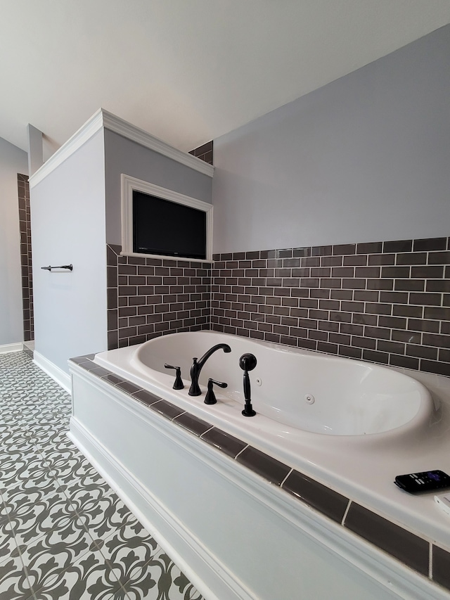 bathroom featuring a bathing tub