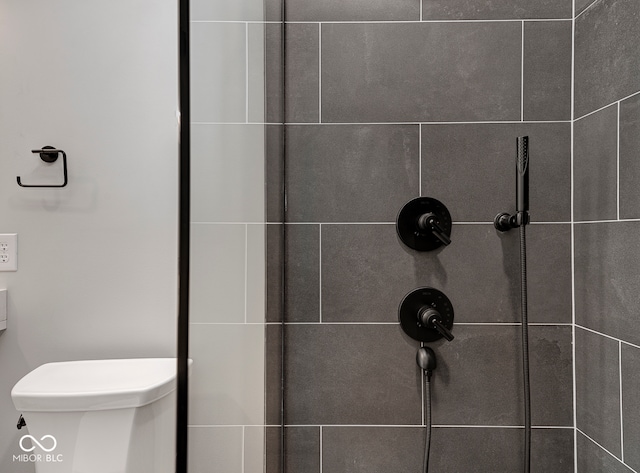 bathroom with a tile shower