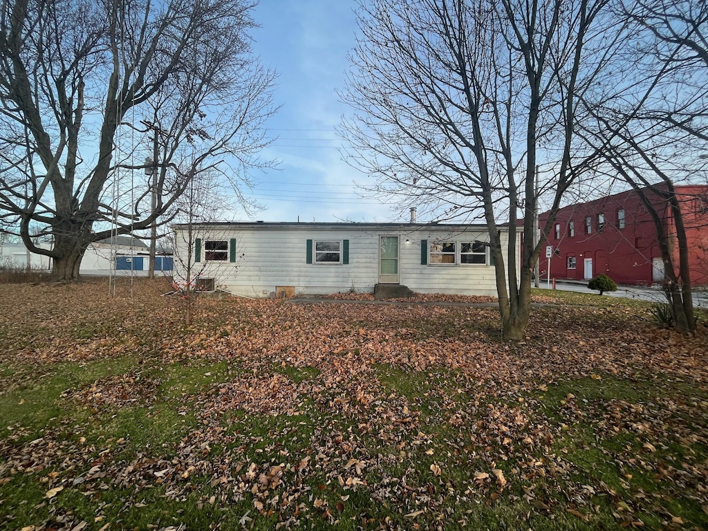 106 W Water St, Converse, IN 46919 - view of front of house