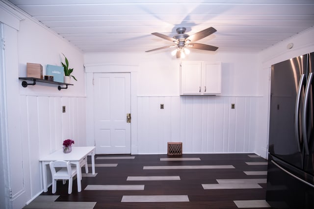 dining room with ceiling fan and dark hardwood / wood-style floors