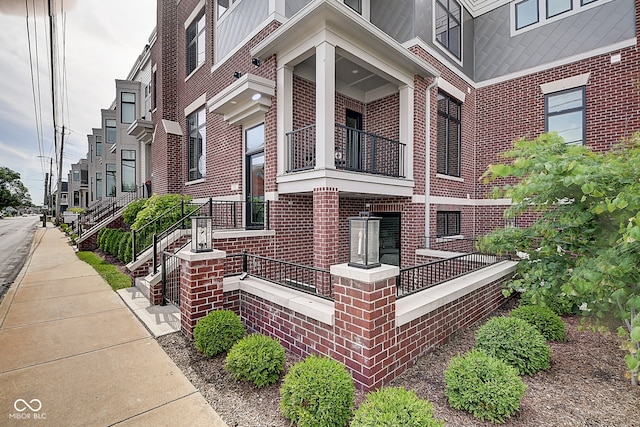 exterior space featuring a balcony