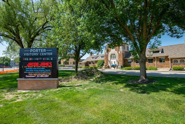 community / neighborhood sign with a yard