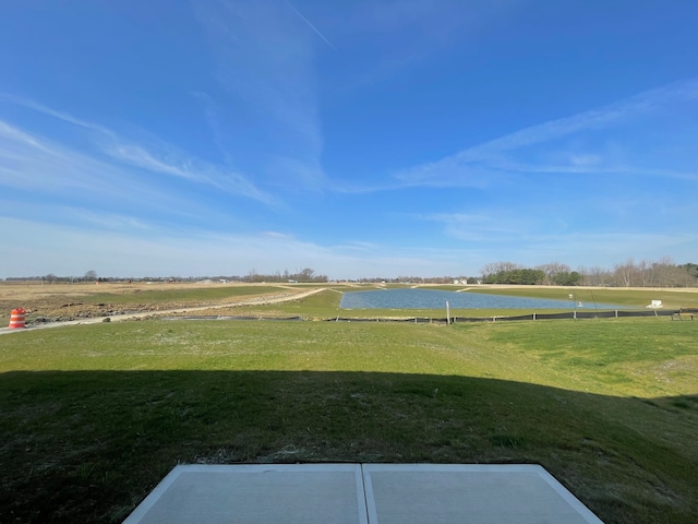 view of yard featuring a water view