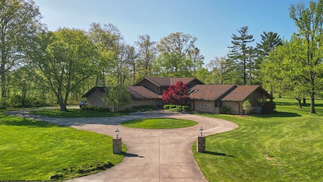 view of front of house with a front lawn