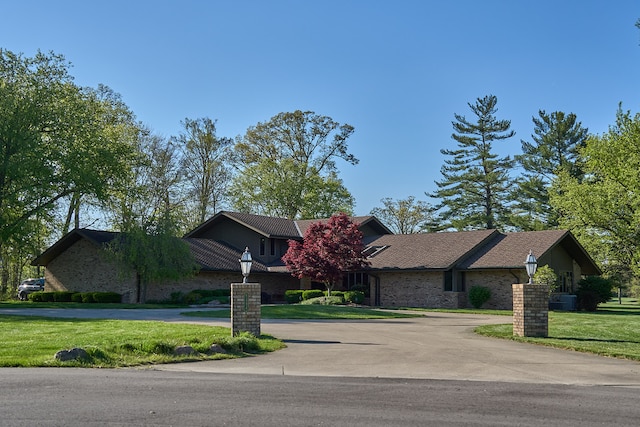 view of front of home with a front lawn