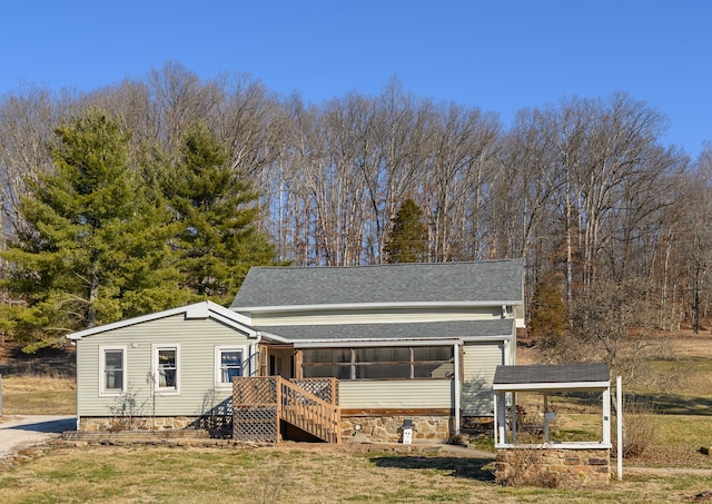 view of front of house with a front yard