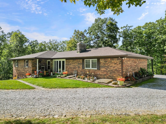 single story home featuring a front yard