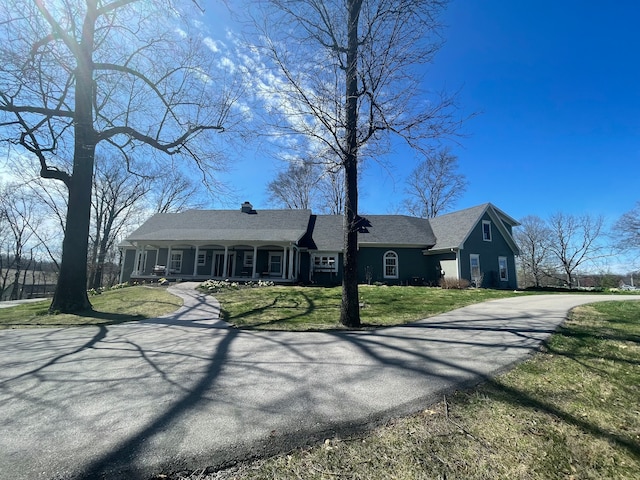 view of front of house with a front yard