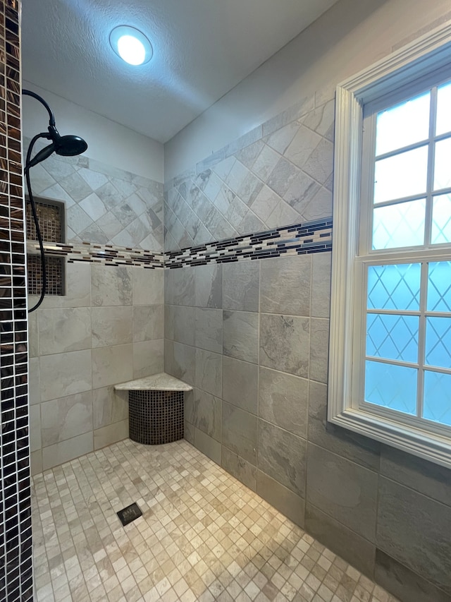 bathroom featuring a tile shower