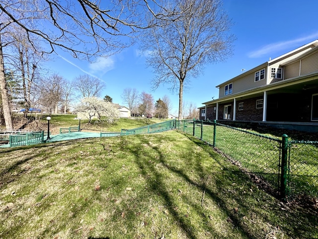 view of yard featuring a pool