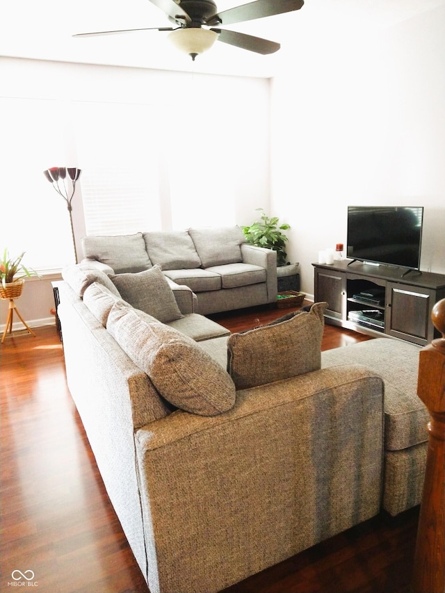 living room with dark wood-type flooring and ceiling fan