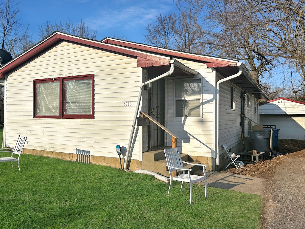 exterior space featuring a yard