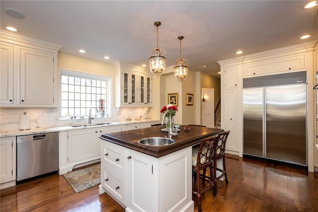 kitchen with sink, stainless steel appliances, and tasteful backsplash