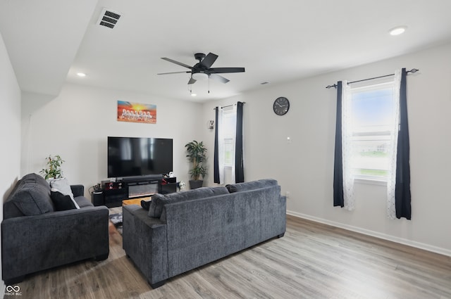 living area with recessed lighting, wood finished floors, ceiling fan, and baseboards