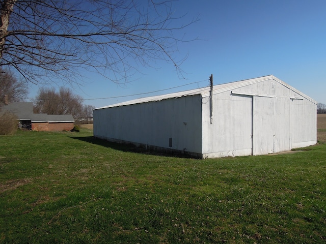 view of shed / structure with a yard