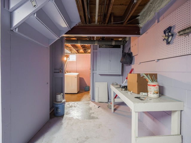 basement featuring washer / clothes dryer