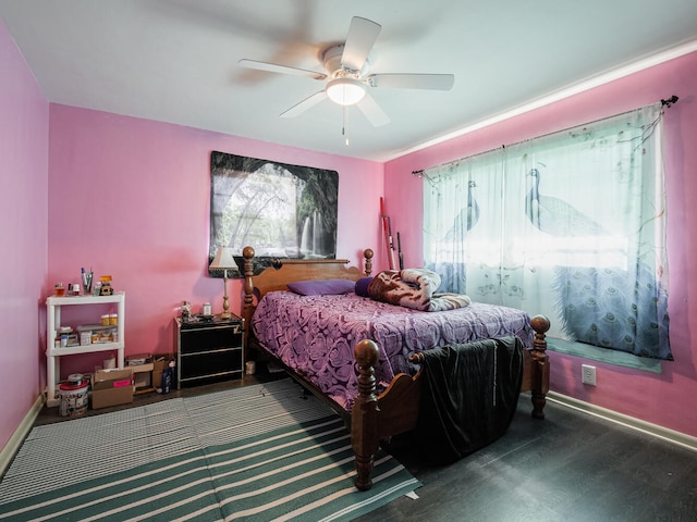 bedroom with ceiling fan