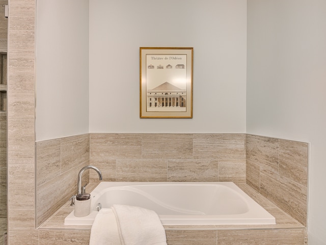 bathroom featuring tiled tub