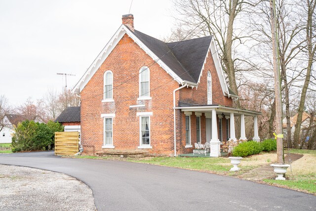 view of front of property with covered porch