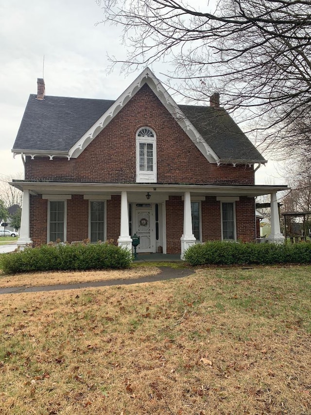 view of front facade with a front lawn and a porch