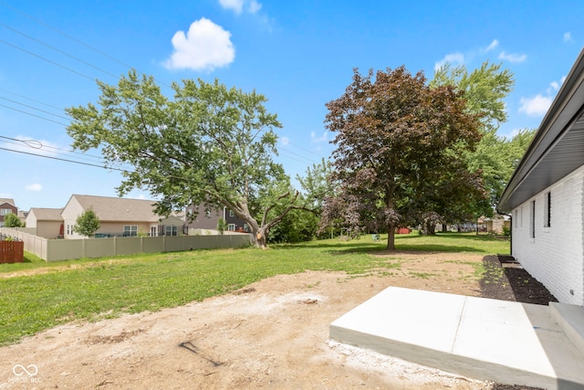 view of yard featuring a patio area