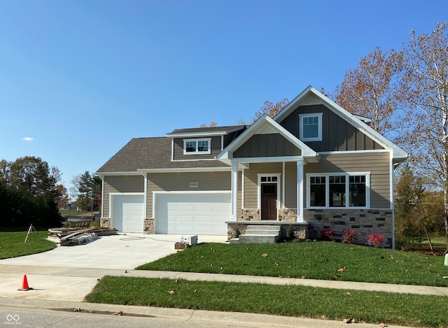 craftsman-style house featuring a front lawn