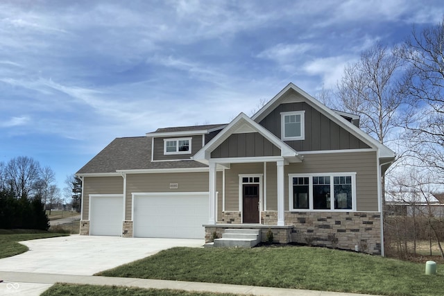 craftsman house with a garage and a front lawn