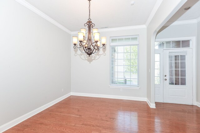 entryway featuring a chandelier, ornamental molding, and hardwood / wood-style floors