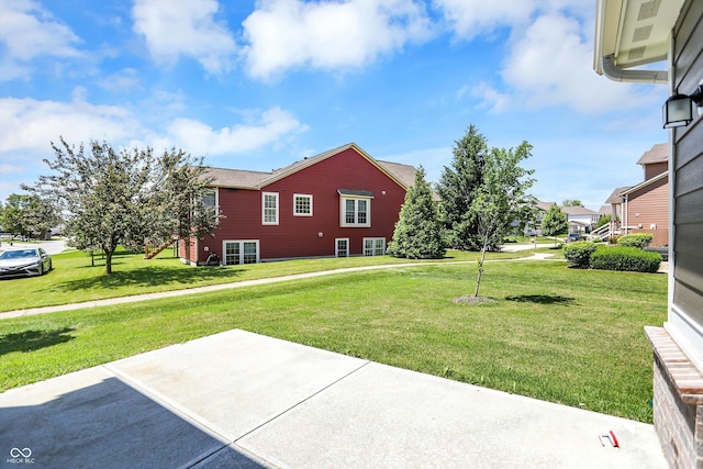 view of yard featuring a patio