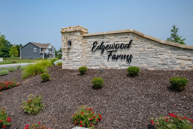 view of community / neighborhood sign