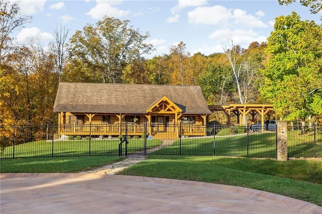 view of front of house featuring a front yard