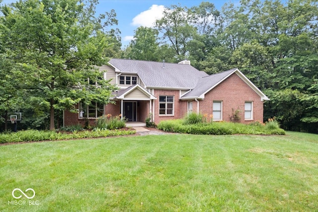 view of front of house featuring a front lawn