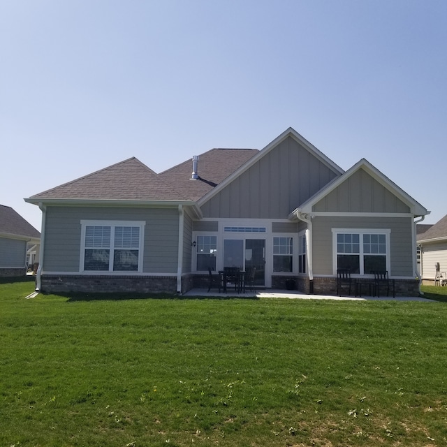 view of front of house featuring a front yard and a patio area