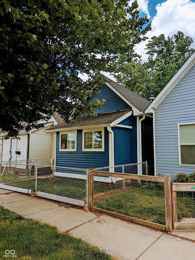 view of front of property with a front lawn